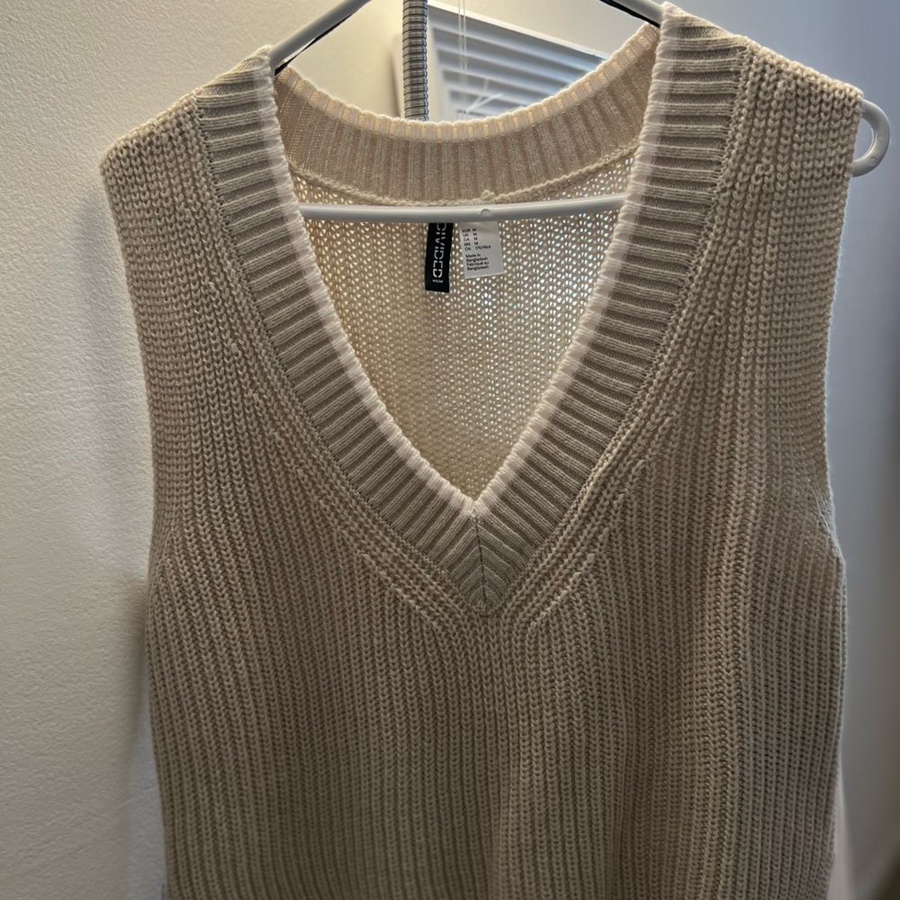H&M Beige Knit V-Neck Sweater Vest